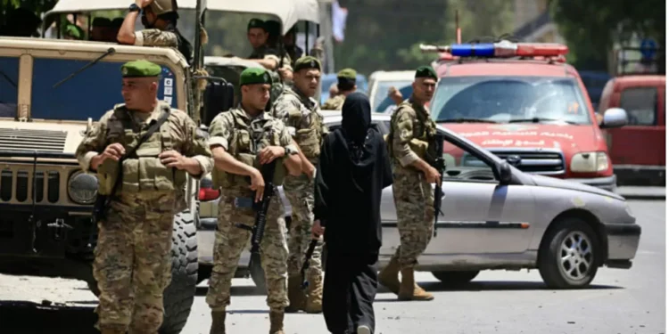 Israel lanza ataque frente a el sur de Líbano pese a tregua y deja tres muertos