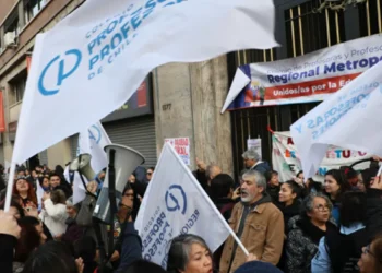 Contraloría oficia a los SLEP y pide aclarar descuentos que se deben aplicar a profesores en paro