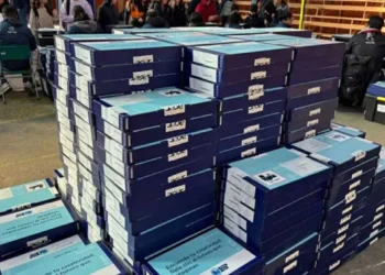 12.000 jóvenes comenzaron a recibir computadores con internet de la Beca mímica en la Región de Valparaíso