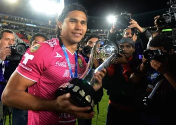 ‘Gullit’ Peña es detenido por manejar en estado de ebriedad