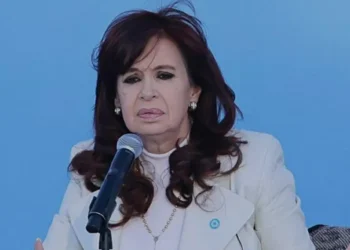 Piden revocar el arresto domiciliario de Cristina Fernández y trasladarla a espina prisión en Argentina