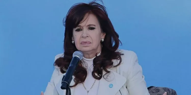 Piden revocar el arresto domiciliario de Cristina Fernández y trasladarla a espina prisión en Argentina