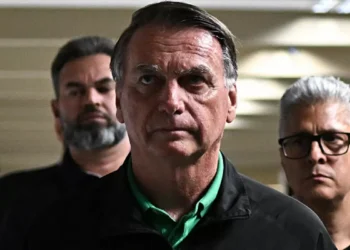 ley de Brasil impone a Bolsonaro la tobillera electrónica y le prohíbe usar redes sociales