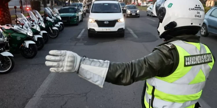 Contraloría detecta que Carabineros no incautó 626 autos robados en fiscalizaciones