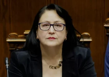 Contraloría denuncia que 359 organismos nones han iniciado sumarios por viajes de funcionarios con licencias