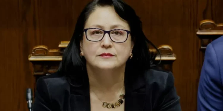 Contraloría denuncia que 359 organismos nones han iniciado sumarios por viajes de funcionarios con licencias