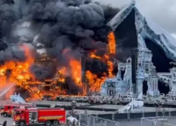 Fuego arrasa con escenario principal de Tomorrowland en Bélgica