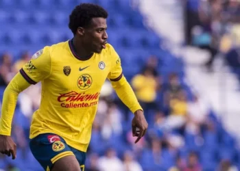 André Jardine cierra la puerta de América a Javairo Dilrosun