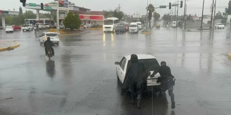 Lluvias dejan inundaciones en Saltillo, Coahuila
