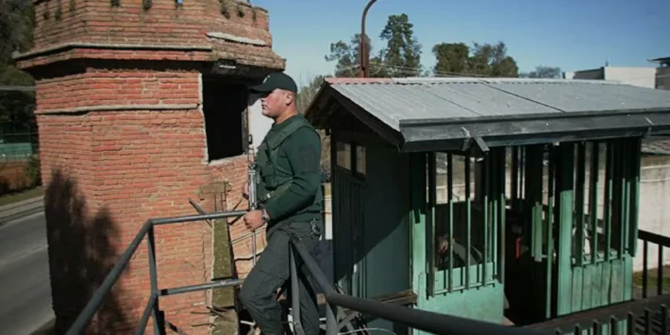 Reo muere tras instalar golpiza por parte de otros internos en cárcel de Curicó