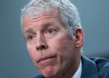 Washington podría imponer sanciones petroleras si Rusia no negocia paz