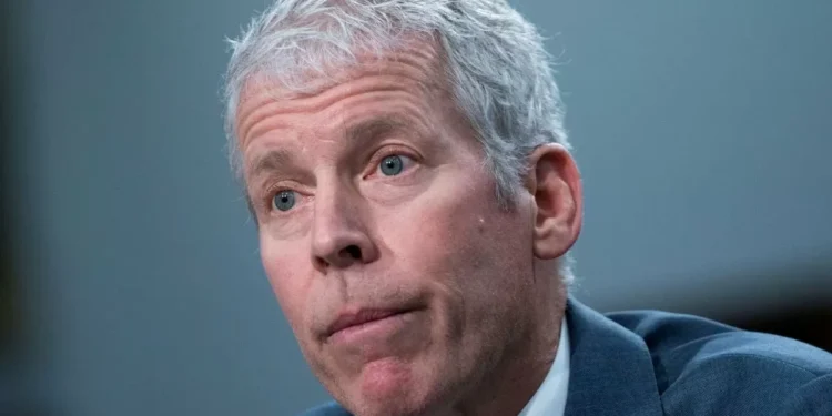 Washington podría imponer sanciones petroleras si Rusia no negocia paz