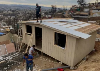 Minvu habría rechazado subasta de 1.800 viviendas «listas» para damnificados del megaincendio en 2024