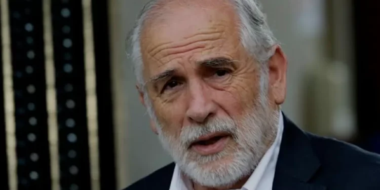 Ministro Carlos Montes instruye investigación interna para aclarar supuesto manía de viviendas a damnificados