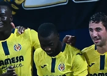 Villarreal homenajea a Santi Cazorla, sin embargo lo derrota en el debut del Oviedo