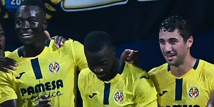 Villarreal homenajea a Santi Cazorla, sin embargo lo derrota en el debut del Oviedo