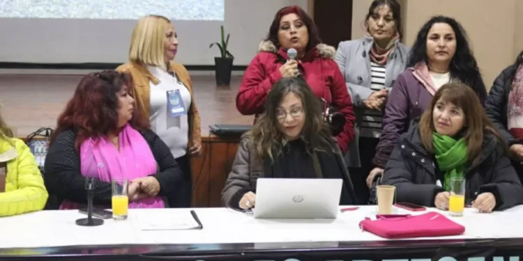 Pescadores artesanales acuerdan formar Confederación Nacional para enfrentar leyes de pesca