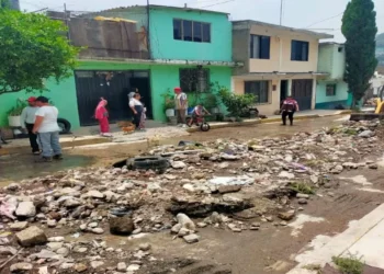 La Cañada en Ecatepec sucumbe a deslizamientos de piedras y lodo