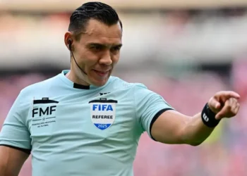 ¡Penal para el América! ‘Gato’ Ortiz hace de las suyas