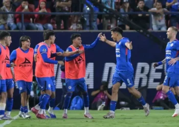 Apertura 2025: Cruz Azul gana 2-1 al santo Luis con drama y expulsión controvertida