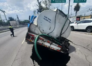 Cae pipa a socavón en la Zaragoza