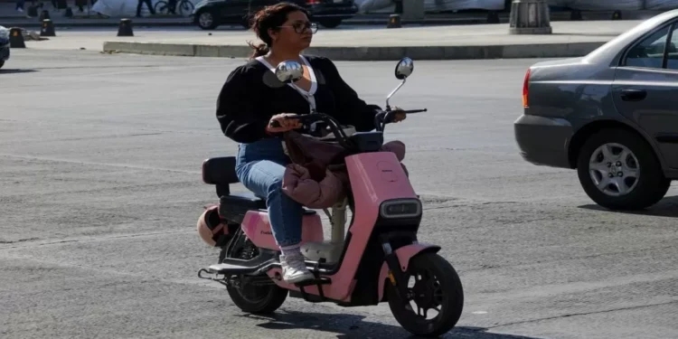 Meten en cintura a motocicletas y bicicletas eléctricas; contarán con osadía de conducir