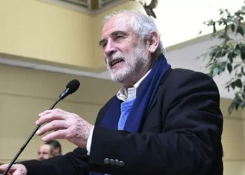 Ministro Carlos Montes negó haber valido amenazas en medio de comisión investigadora