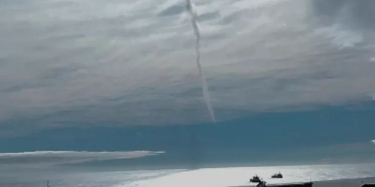 Tromba marina sorprende a vecinos de Quintay