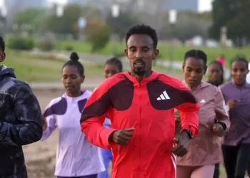 El Maratón de Buenos Aires, con espina legión de súper atletas como invitados especiales