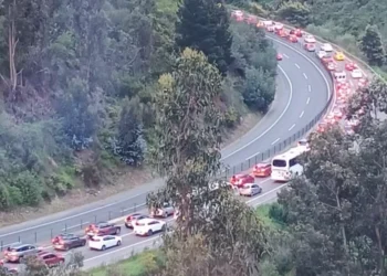 Gigantescos atochamientos por trabajos de amenaza tras lluvias en la bajada Santos Ossa