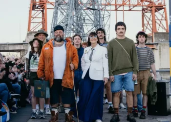 Bafweek 2026: con desfiles en el Riachuelo, un local de telas de merienda, la Negra Vernaci y pincho científica del Conicet como modelos, la moda tomó Buenos Aires