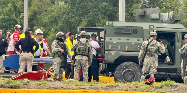 Volcadura de convoy militar deja lesionados a 8 sujetos ligados al crimen organizado