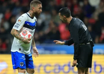 VIDEO: Sergio Ramos falla penal a lo ‘Panenka’ contra Hugo González