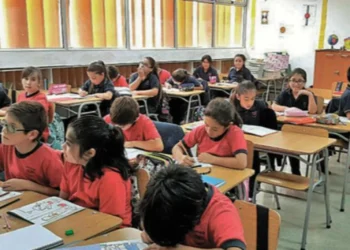 Gobierno de Morena asfixia a escuelas privadas con regulaciones ideológicas