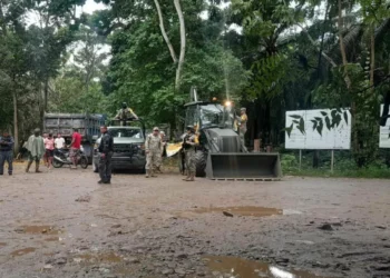 Derrumbe sepulta una telesecundaria en Chiapas