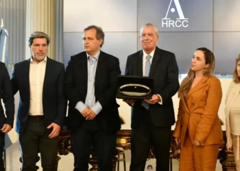 honra en la Legislatura a la asociación que hace 120 años reúne a a gastronómicos y hoteleros porteños