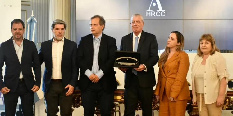 honra en la Legislatura a la asociación que hace 120 años reúne a a gastronómicos y hoteleros porteños