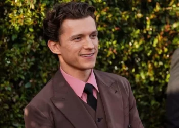 Tom Holland es hospitalizado de emergencia por conmoción cerebral