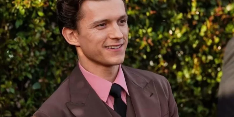 Tom Holland es hospitalizado de emergencia por conmoción cerebral