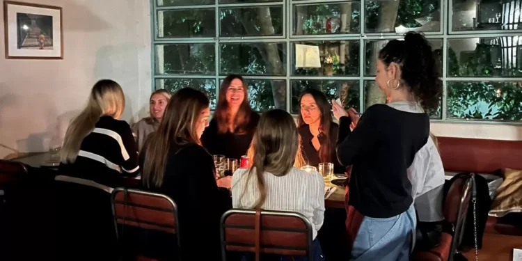 Cenar más temprano: las razones de una tendencia que crece en los restaurantes de la aldea