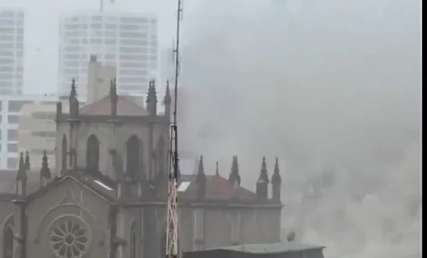 Incendio afectó a histórica iglesia de Los Carmelitas en Viña del Mar