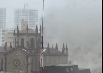 Incendio afectó a histórica iglesia de Los Carmelitas en Viña del Mar