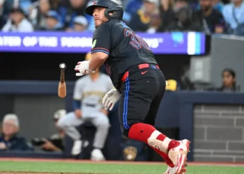 Toronto remonta frente a Cincinnati; líder en el Este