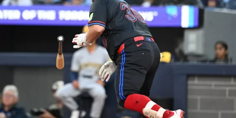 Toronto remonta frente a Cincinnati; líder en el Este