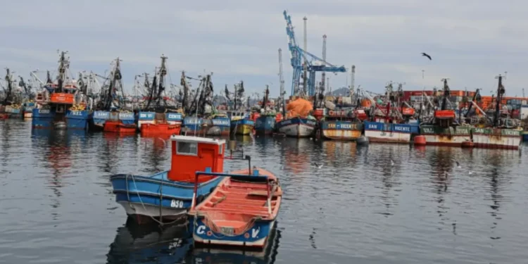 Pescadores artesanales se capacitan para proteger la biodiversidad acuarela en la región