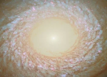 La galaxia que desconcierta a los astrónomos: ¿hélice, elíptica o ambas?