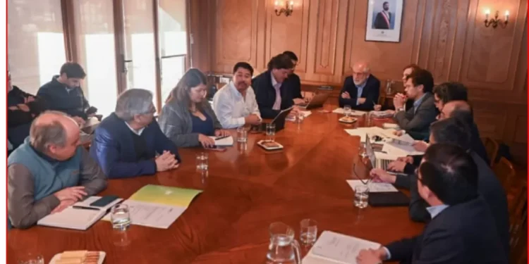 Alcaldes exigen plan urgente para frenar tomas ilegales