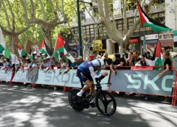 Tras polémicas y protestas, equipo Israel–Premier Tech cambiará de identidad