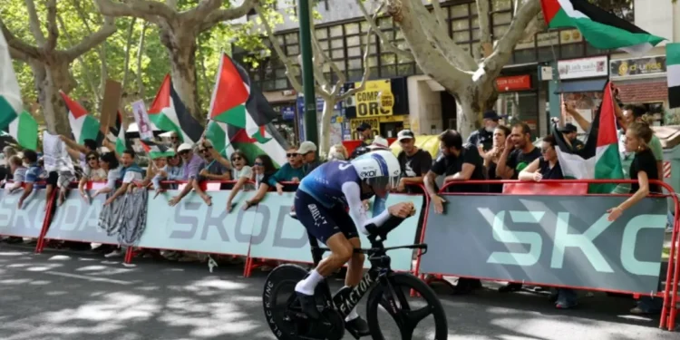 Tras polémicas y protestas, equipo Israel–Premier Tech cambiará de identidad