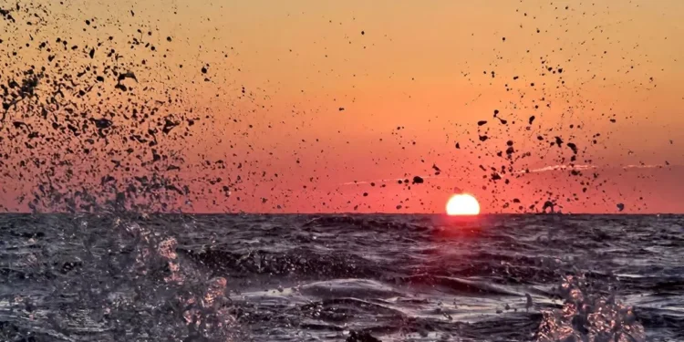 La mar brava de otoño en el Mediterráneo